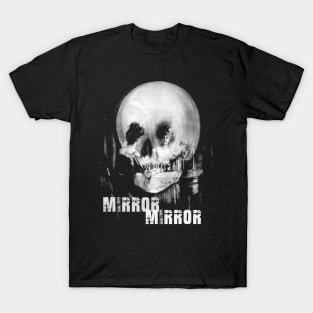 Optical illusion Vanity or Skull Look Close Salon Hair Stylist Mirror Mirror Mandela Effect Gothic Vintage 101 T-Shirt